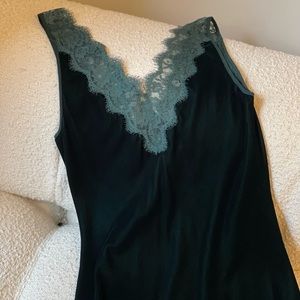 Zara Velvet Lace V-Neck Midi Dress in Green / Emerald